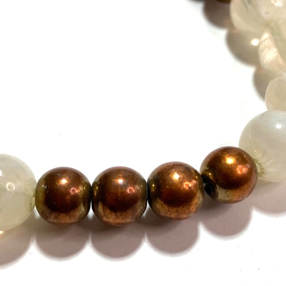 Beaded Stretch Bracelet Round Brass & Swirled Milky White Beads - Picture 5 of 5